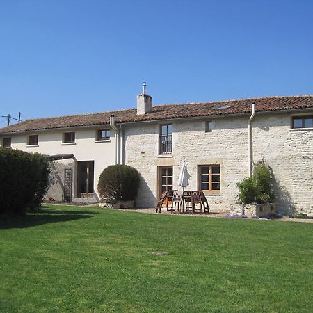 Le Noisetier At Les Hiboux Gites Chef-Boutonne Kamer foto