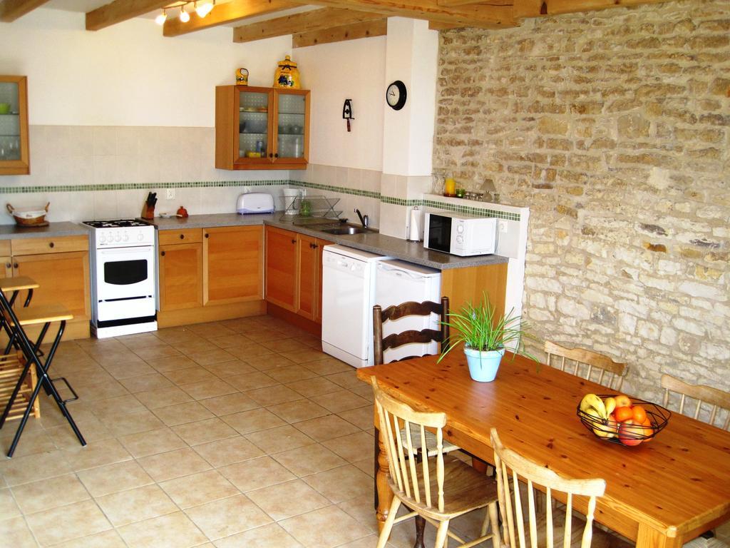 Le Noisetier At Les Hiboux Gites Chef-Boutonne Kamer foto